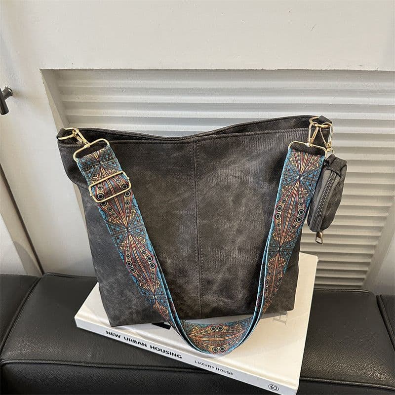 image-Large Capacity Fashion Vintage Wide Shoulder Strap Shoulder Bag