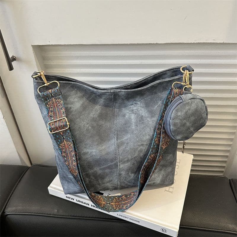 image-Large Capacity Fashion Vintage Wide Shoulder Strap Shoulder Bag