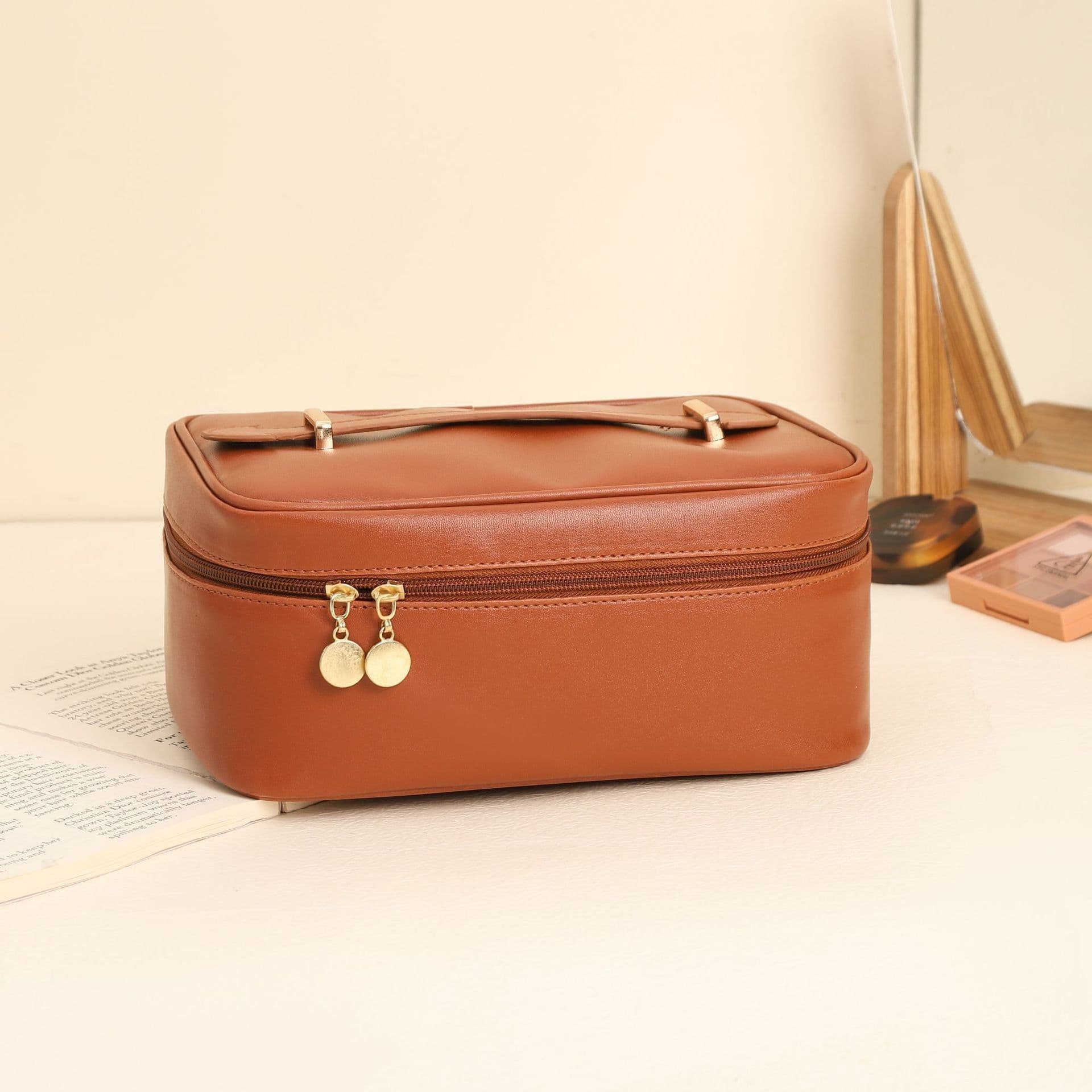image-Large Capacity PU Waterproof Student Portable Portable Toiletry Bag