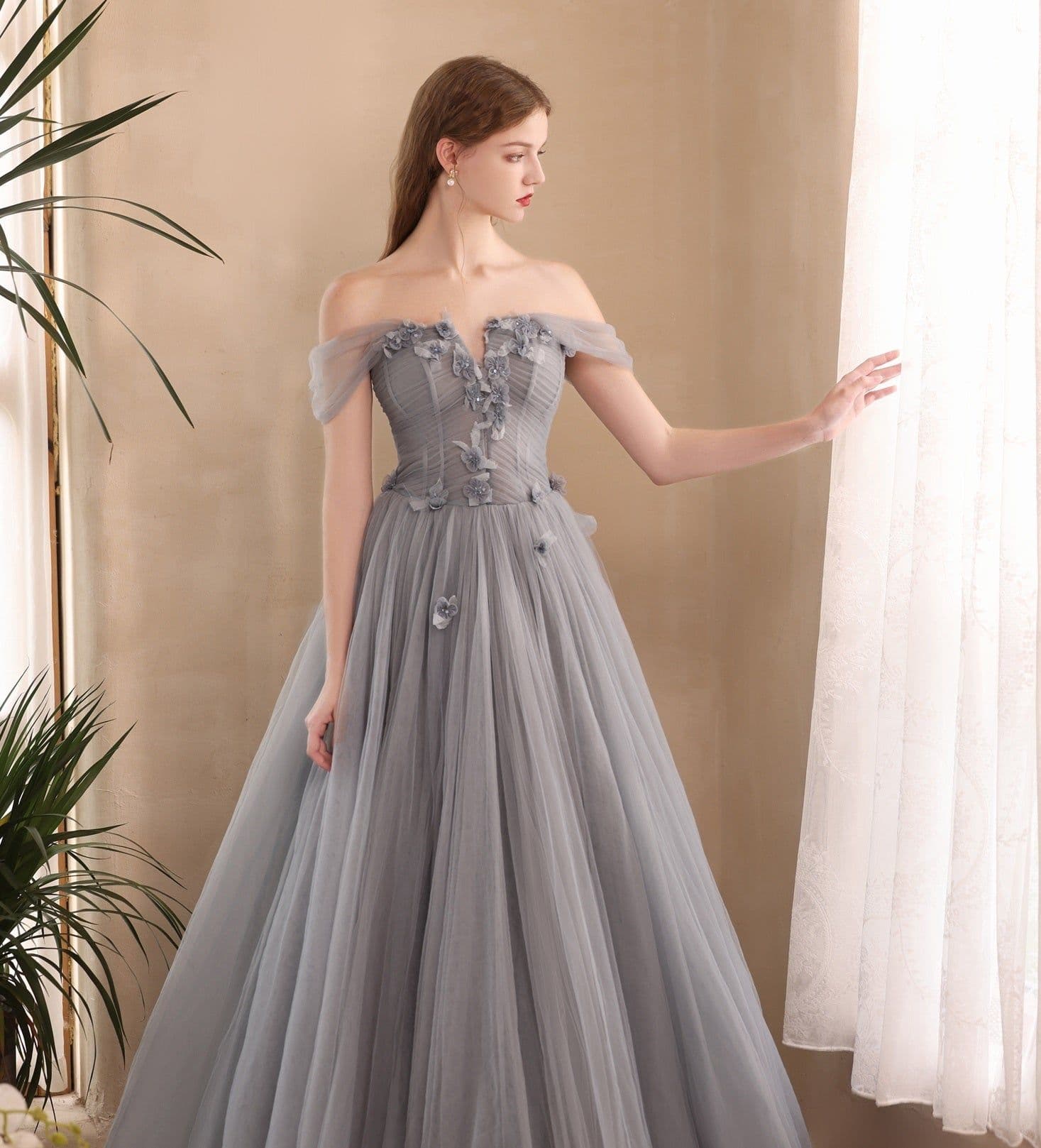 image-Dinner Annual Meeting Host Blue Off-shoulder Petal Dress For Women