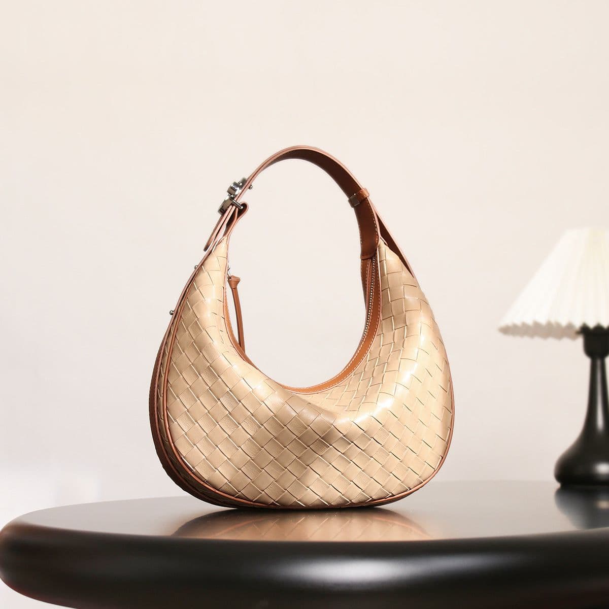 image-Design Niche Genuine Leather Bag Women's Woven