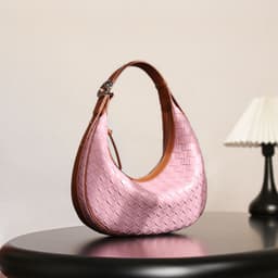 image-Design Niche Genuine Leather Bag Women's Woven