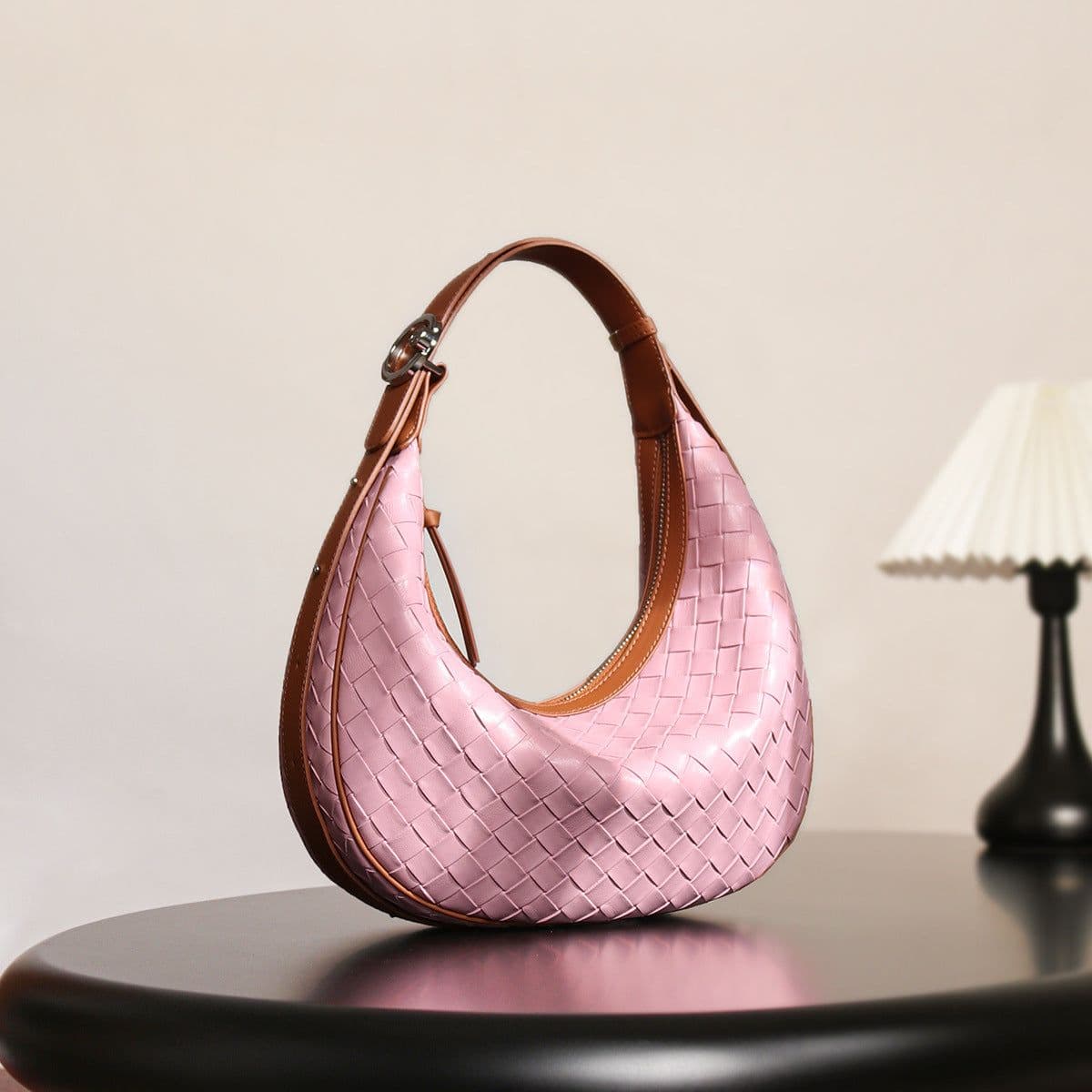 image-Design Niche Genuine Leather Bag Women's Woven
