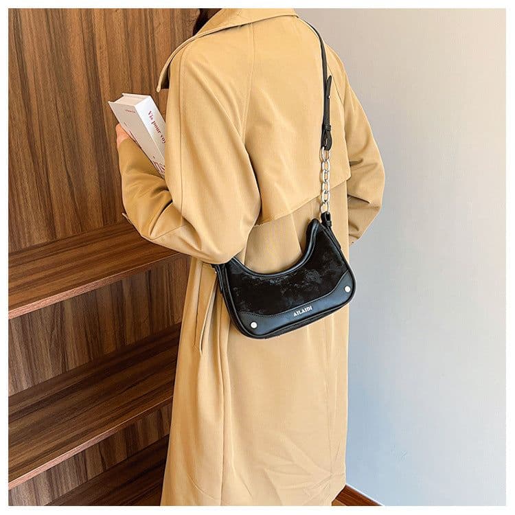 image-Women's Frosted Vintage Autumn And Winter Textured Shoulder Messenger Bag