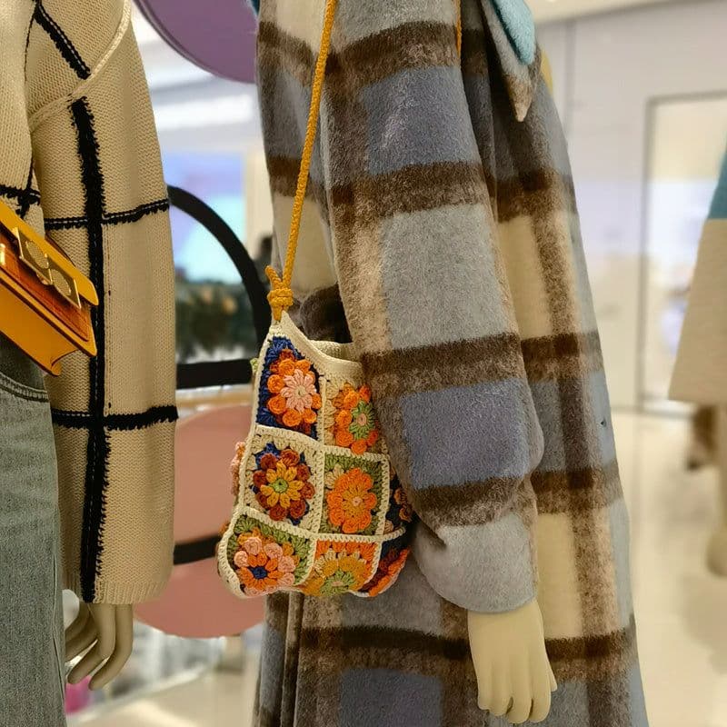 image-Diy Hand-woven Kaleidoscope Woolen Yarn Bag