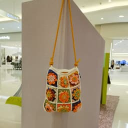 image-Diy Hand-woven Kaleidoscope Woolen Yarn Bag
