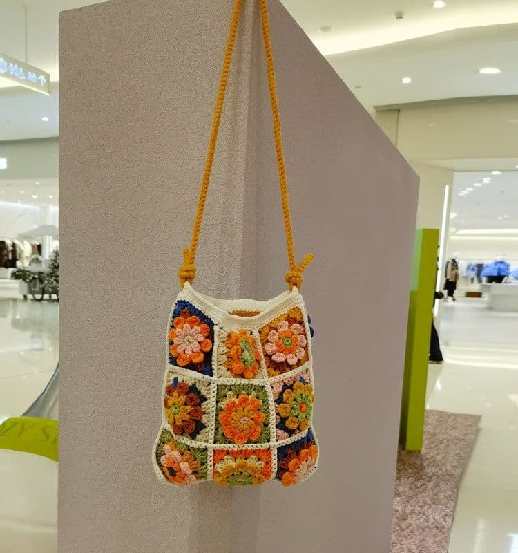 image-Diy Hand-woven Kaleidoscope Woolen Yarn Bag