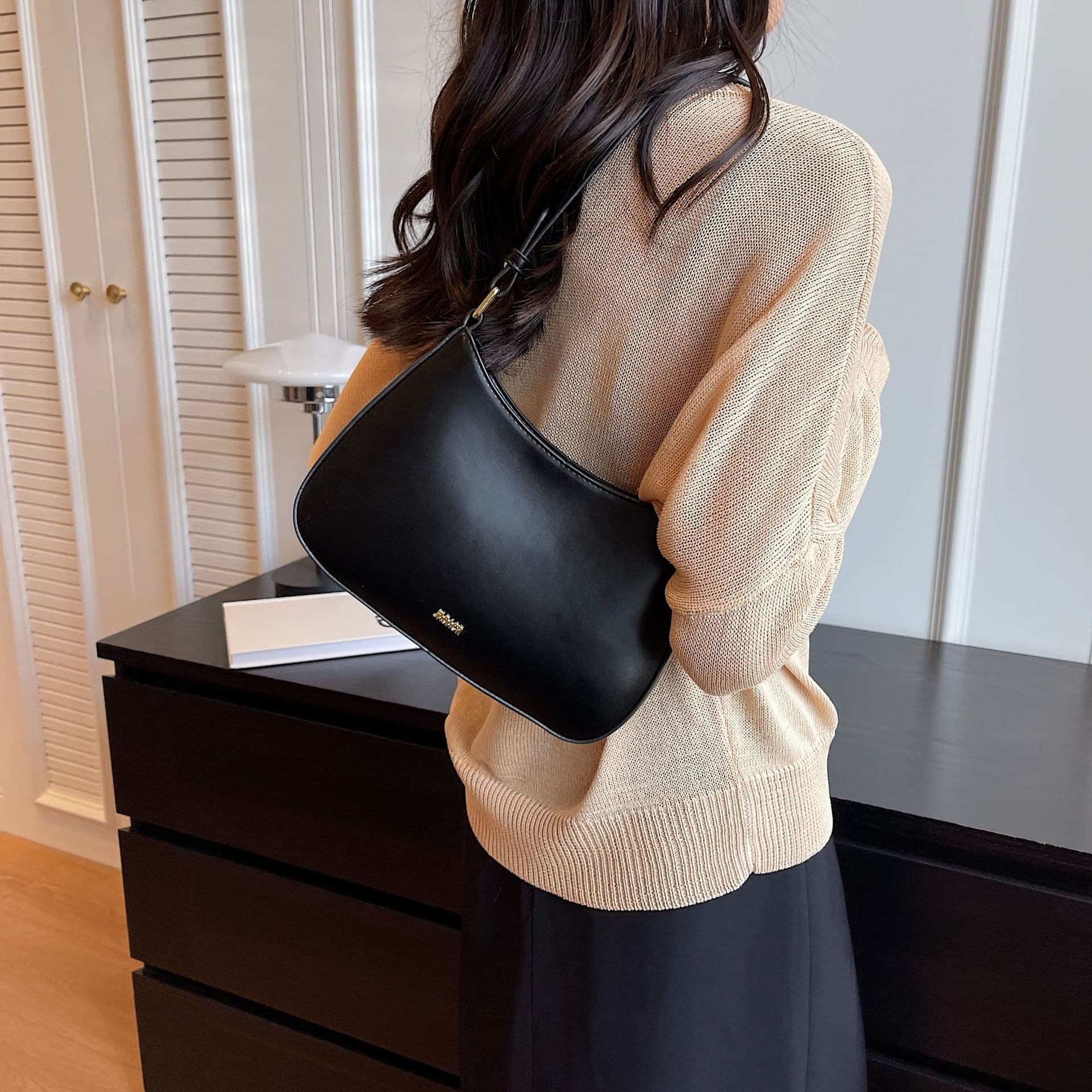 image-Fashion Personality Retro Ladies Bag