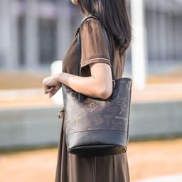 image-Women's Letter Printing Large-capacity Bucket Trendy Retro Style Shoulder Bag
