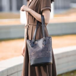 image-Women's Letter Printing Large-capacity Bucket Trendy Retro Style Shoulder Bag