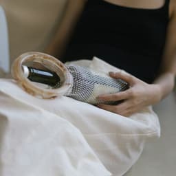 image-Diamond Red Wine Hand-woven Light Luxury Warm Cup Bag Good-looking Portable