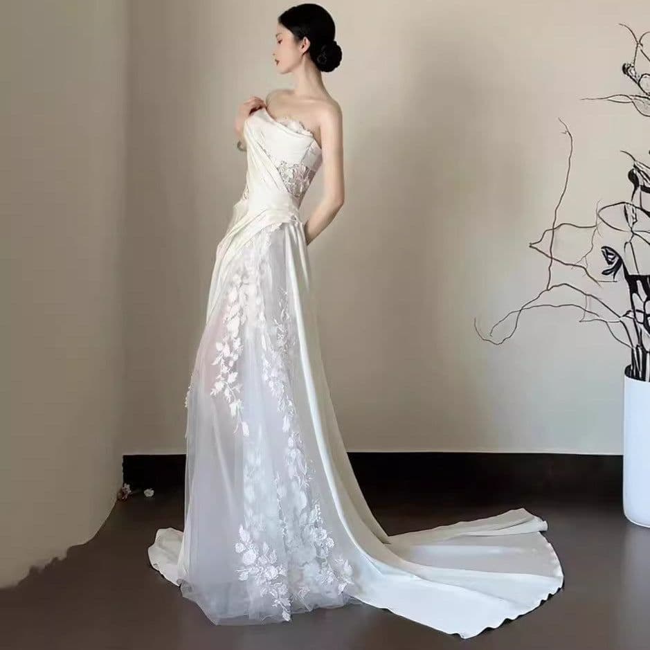image-Satin Lace Wedding Veil Tube Top Fishtail Wedding Dress