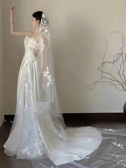 image-Satin Lace Wedding Veil Tube Top Fishtail Wedding Dress