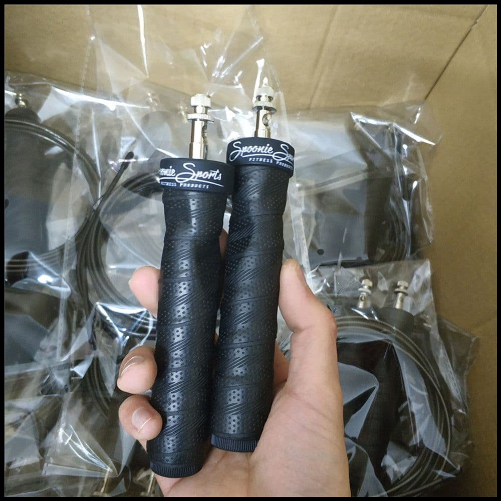 image-Jump rope fitness men and women