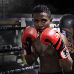 image-Boxing gloves fighting Muay Thai training punching punching gloves