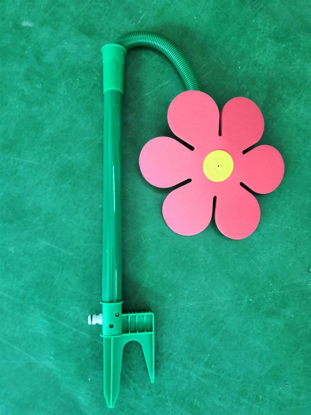 image-Garden Sprinkler Plastic Sprinkler Sunflower Sprinkler Garden Work Tool Adjustable Sprinklers And Garden Hoses