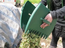 image-Leaf Rake Scoops Cleaning Rubbish Leaf Collector Grabs With Leaf Claws For Weed Picking Up Hand Harken Reiniging Gereedschap