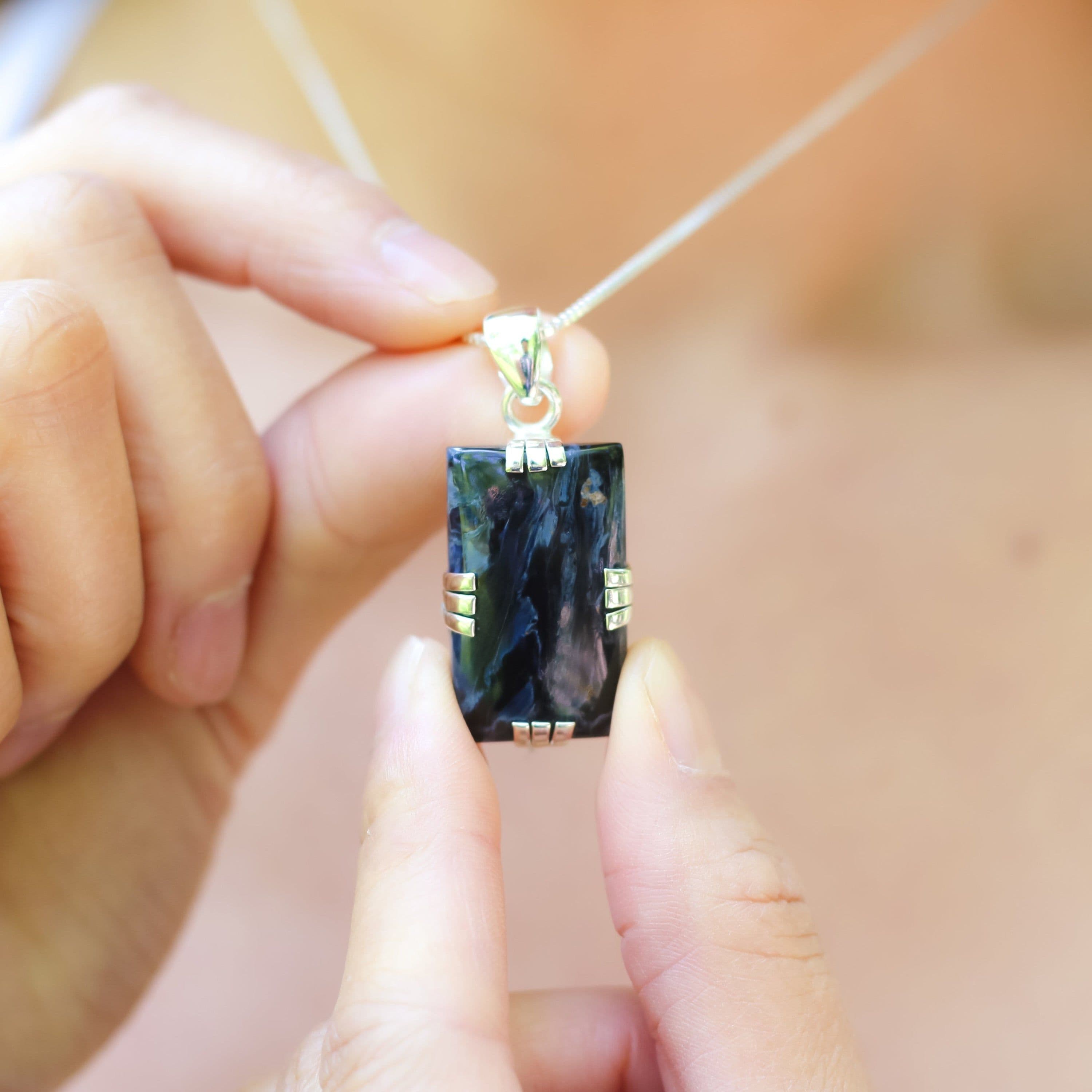 image-Collier pendentif "Vie Alignée" en Pietersite Noire et Argent 925