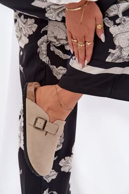 image-Flip-flops Step in style