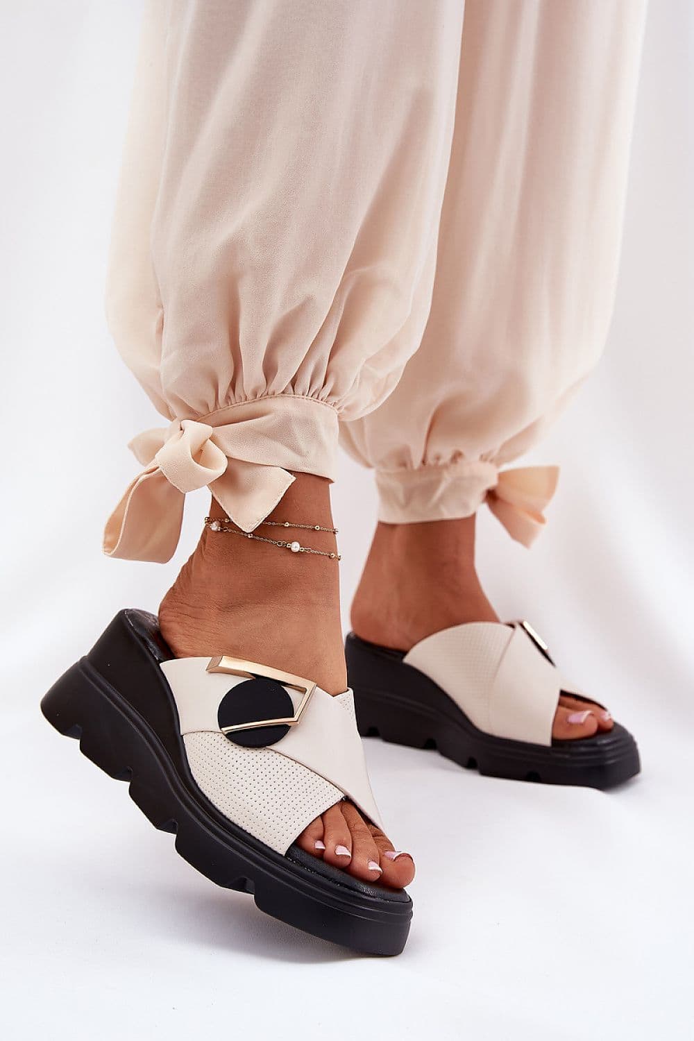 image-Flip-flops Step in style