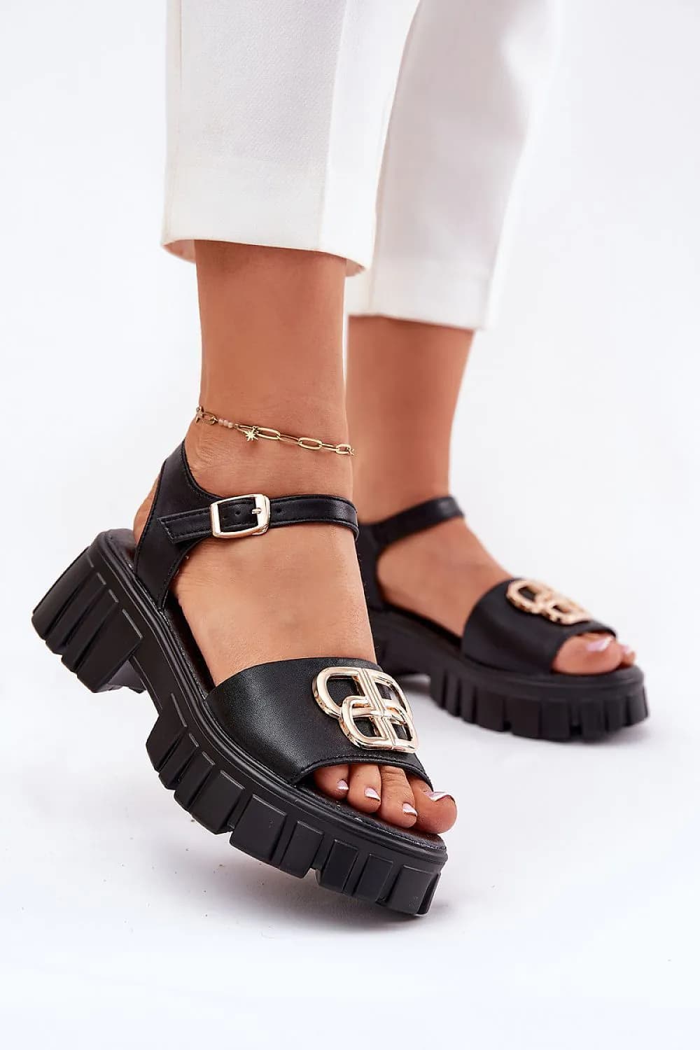 image-Sandals Step in style