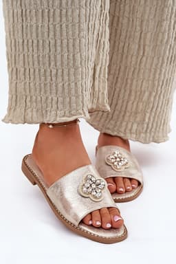image-Flip-flops Step in style