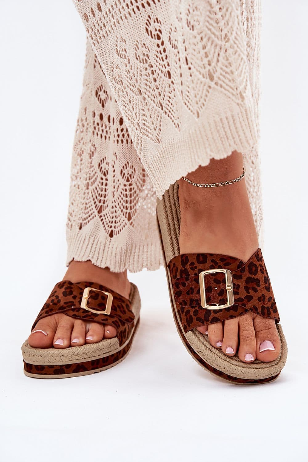image-Flip-flops Step in style