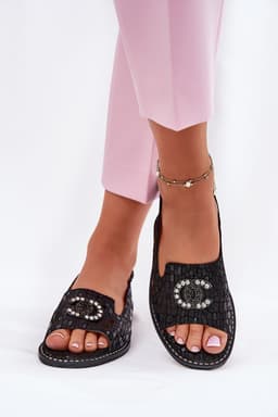 image-Sandals Step in style