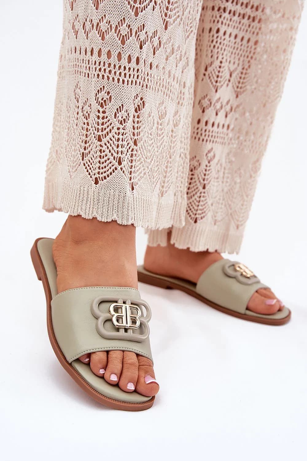 image-Flip-flops Step in style