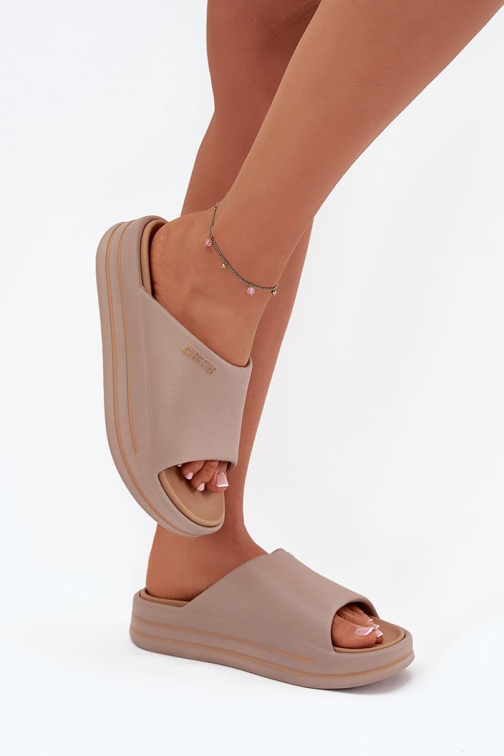 image-Flip-flops Step in style