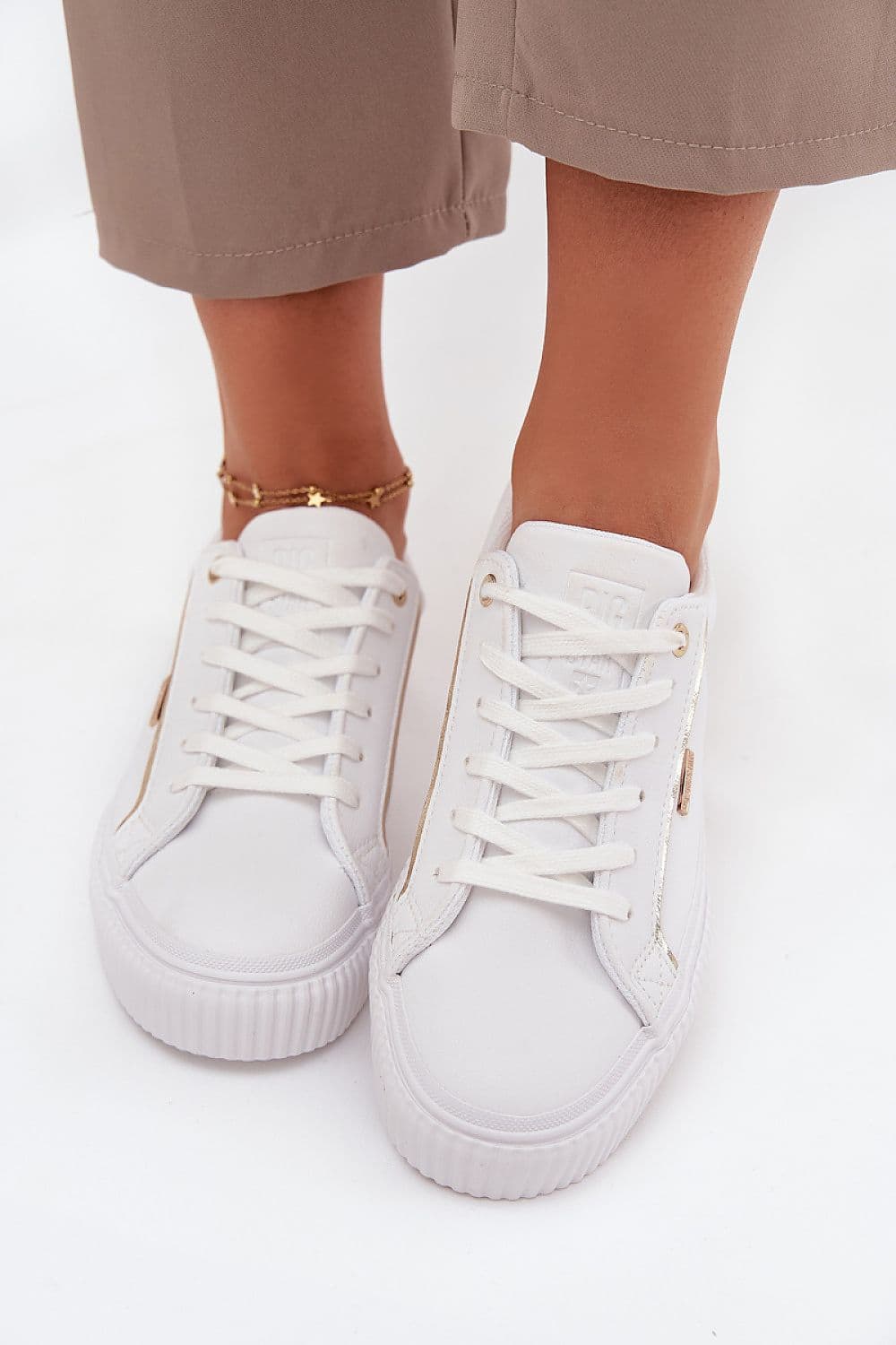 image-Sport Shoes Step in style
