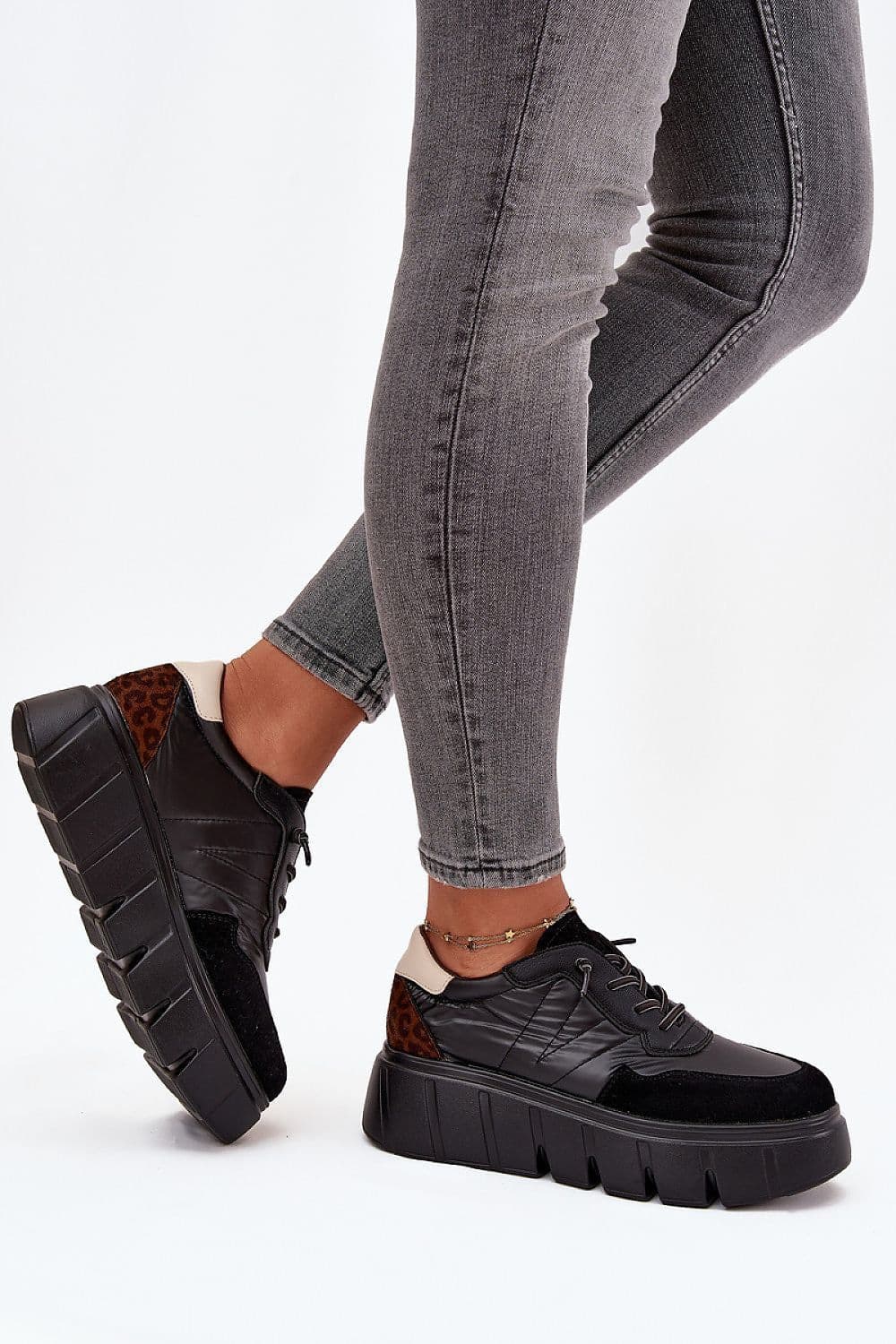 image-Sport Shoes Step in style