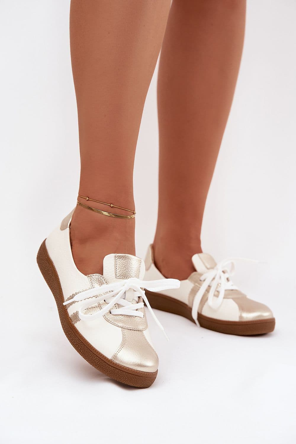 image-Barefoot Step in style