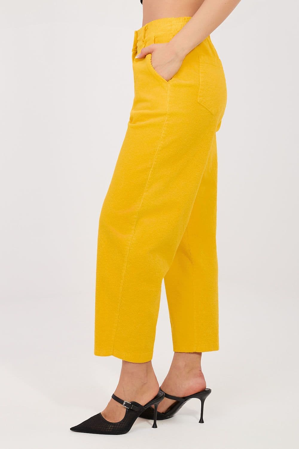 image-corduroy trousers Rue Paris