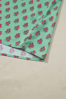 image-Green Plus Size Floral Print V-Neck Blouse