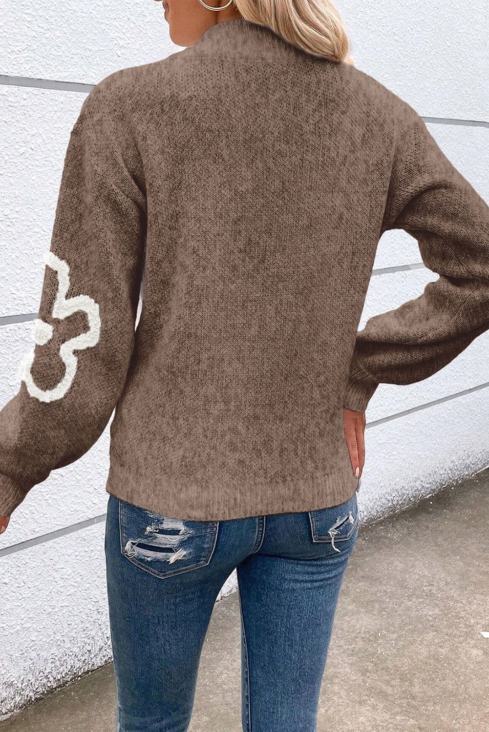 image-Contrast Flower Half-Zipper Sweater - White Stand Neck (63 characters)