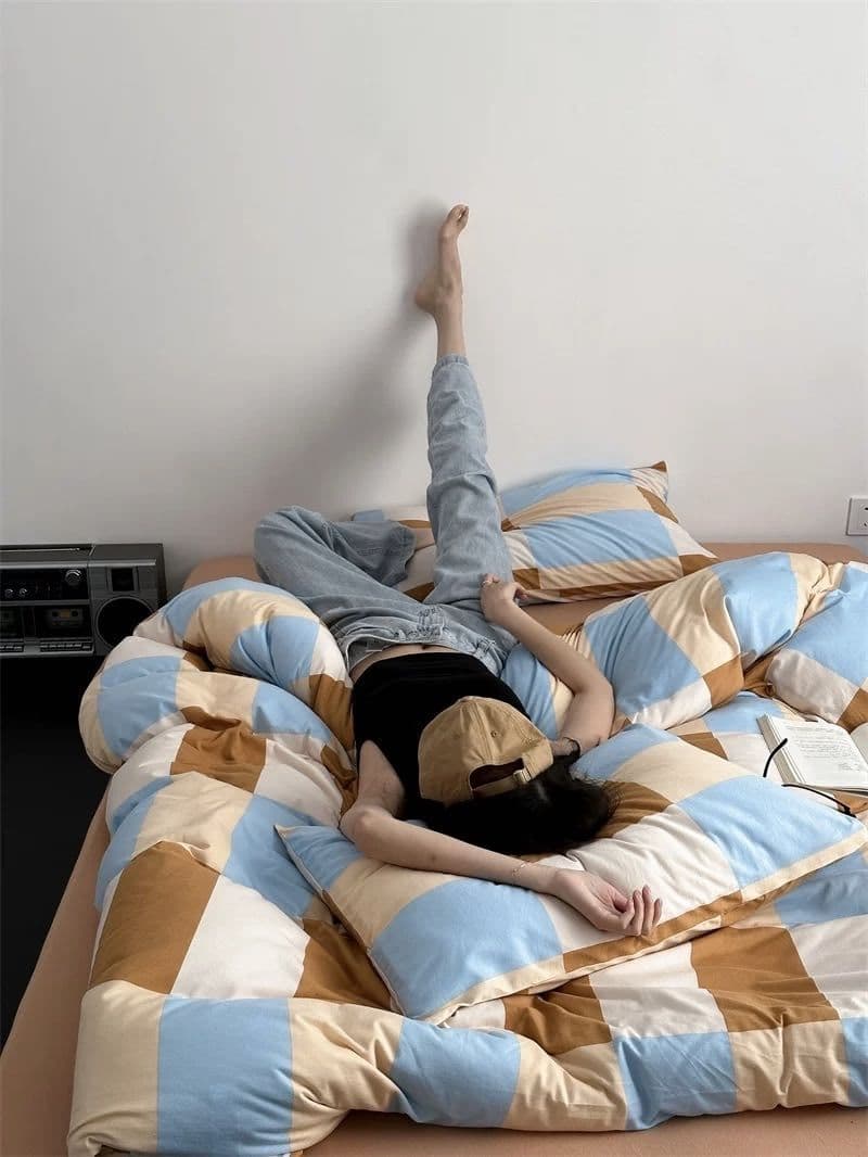 image-Dopamine Checker Queen Duvet Cover Set With Pillowcases & Fitted Sheet