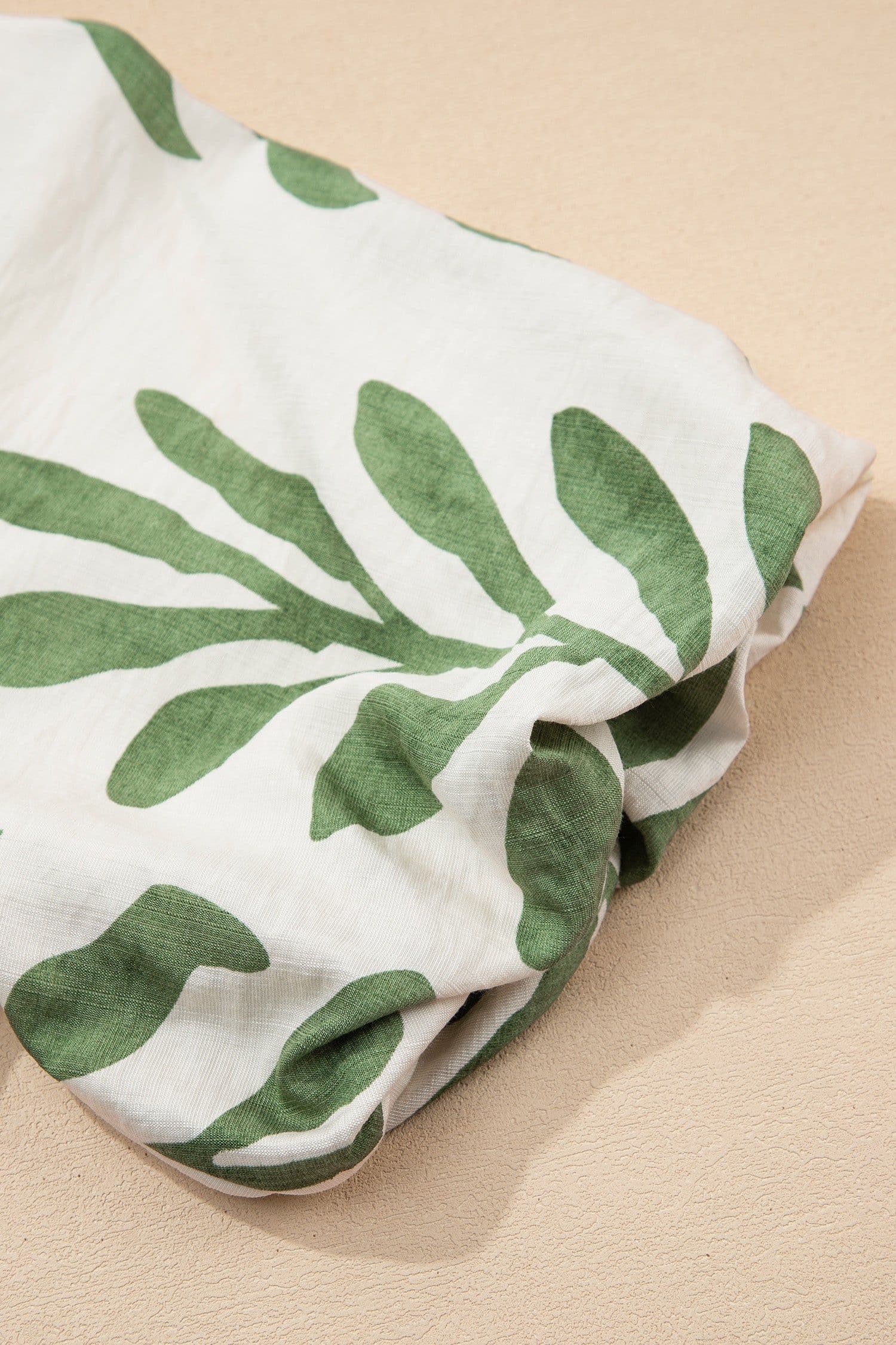 image-Green Leaf Print Short Balloon Sleeve Shirt