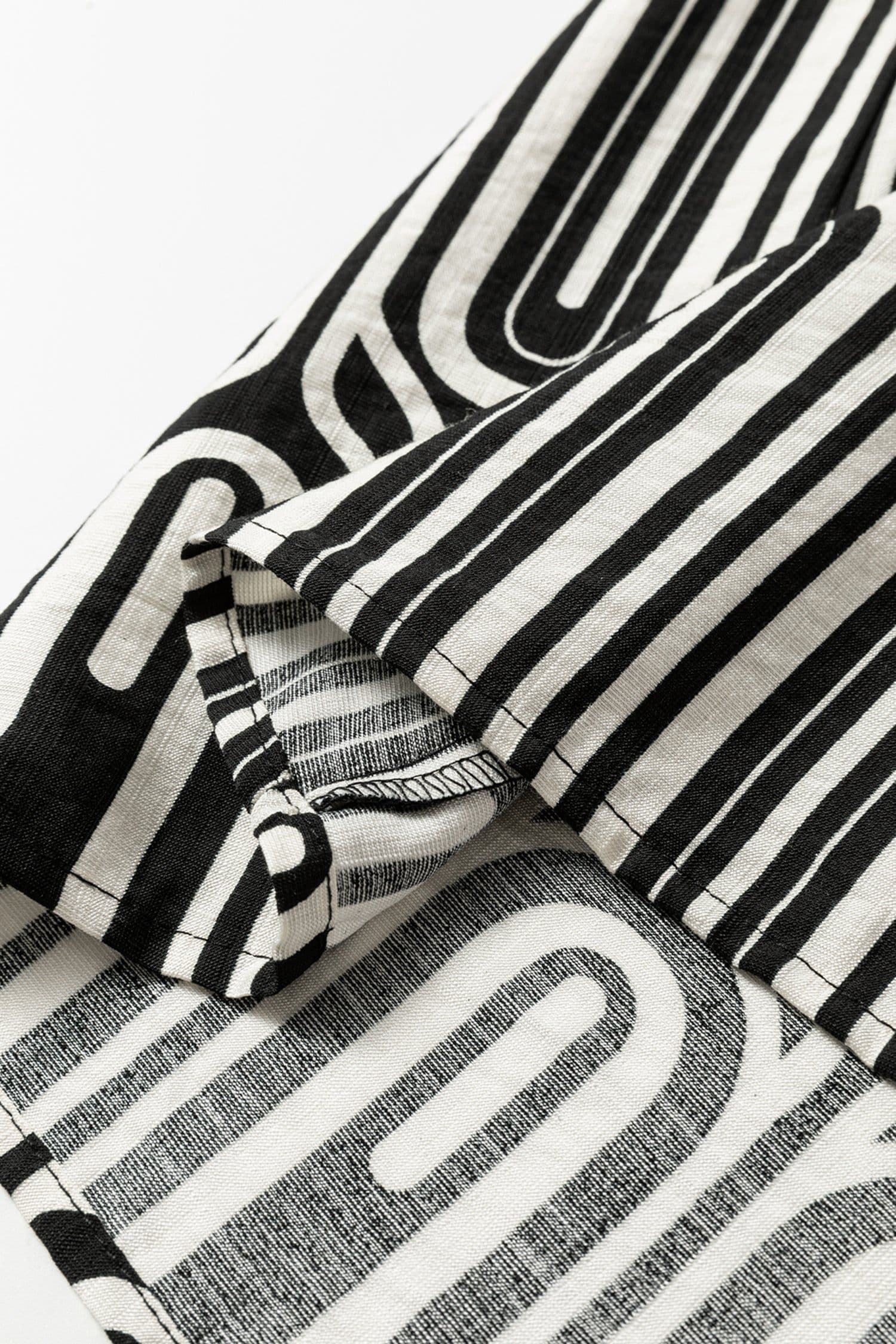 image-Black Geometric Print Contrast Scallop Color Block Patchwork Short Sleeve Blouse