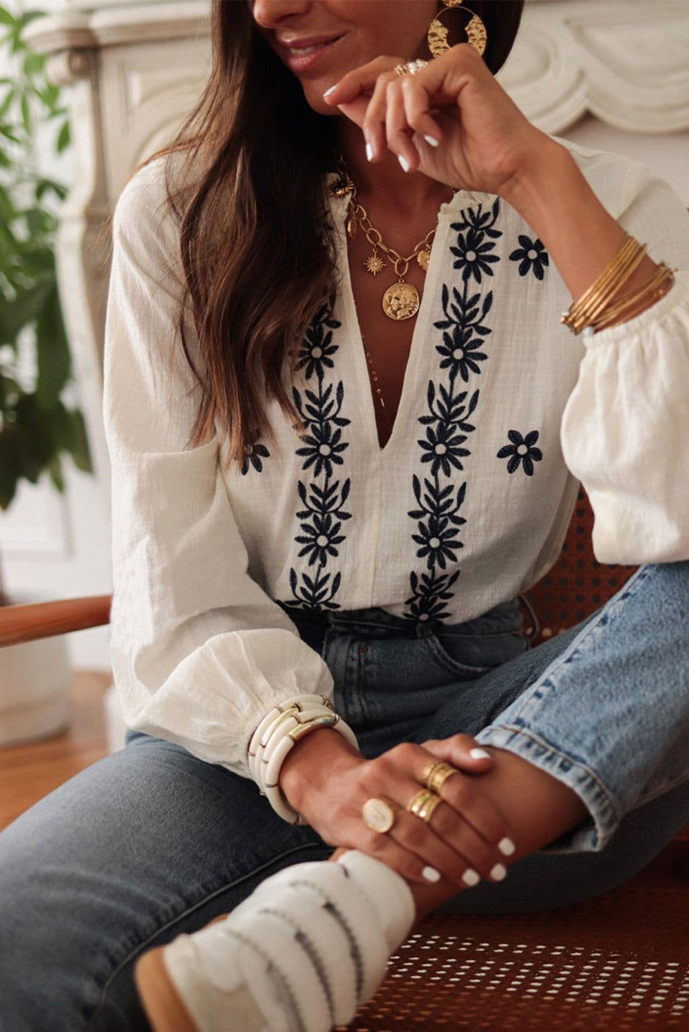 image-Floral Embroidered V Neck Puff Sleeve Blouse - White (50 characters)