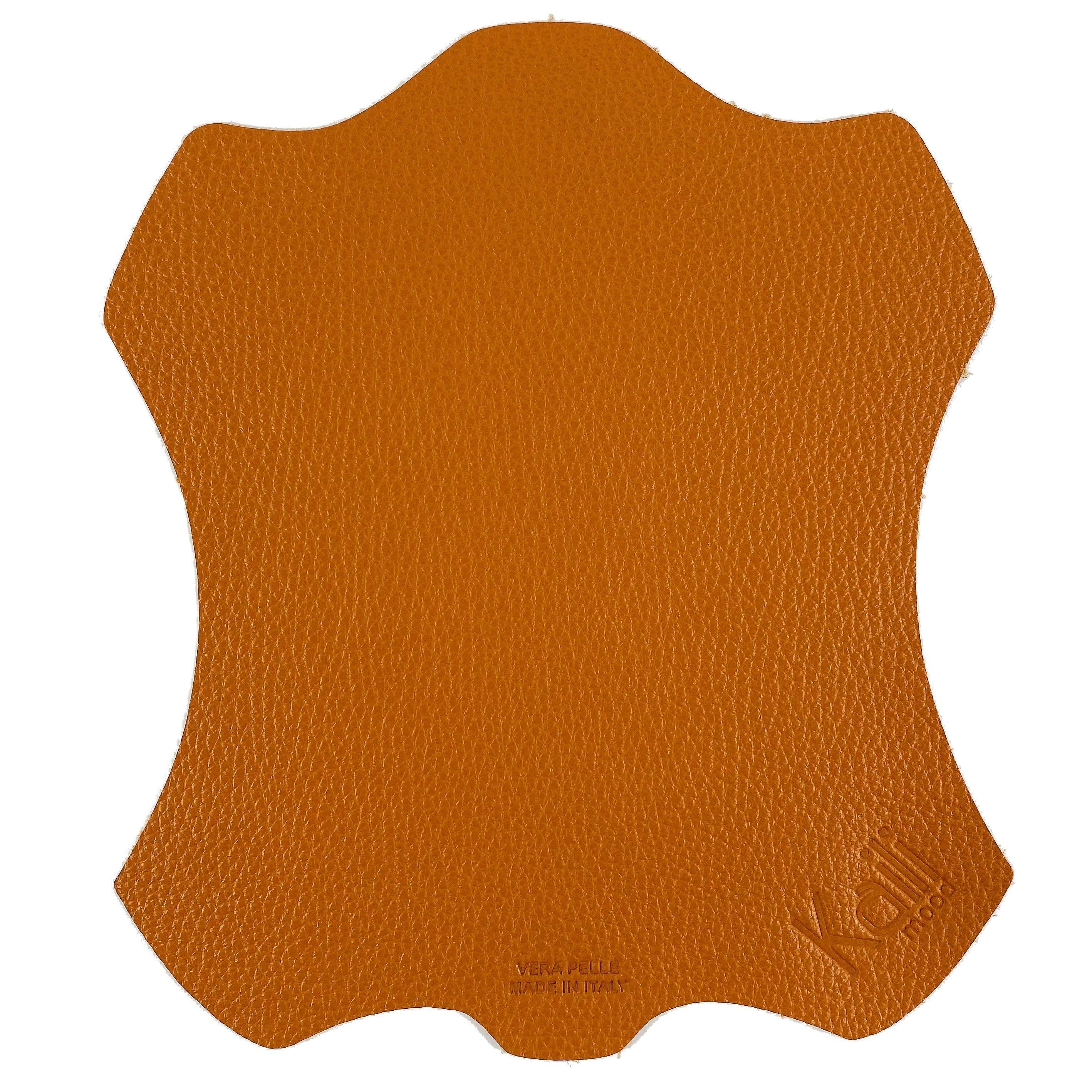 image-K0001LB | Tappetino per Mouse Made in Italy in Vera Pelle pieno fiore, grana dollaro - Colore Arancione - Dimensioni: cm 20 x 23 - Confezione: Sacchetto tubolare Tnt