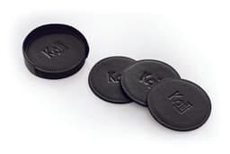 image-K0007AB | Set Sotto Bicchieri da 6 pezzi in Vera Pelle pieno fiore, liscia. Dimensione sotto bicchieri: ø cm 9, Dimensione Porta sotto bicchieri: ø 9 x 3.0 cm. Confezione: Sacchetto Tnt