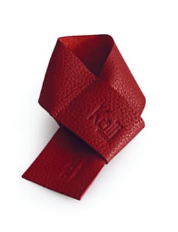 image-K0010VB | Salvagoccia per Bottiglia Made in Italy in Vera Pelle pieno fiore, grana dollaro - Colore Rosso. Dimensioni: cm 27 x 4 x 0,5. Confezione: Gift Box rigido fondo/coperchio