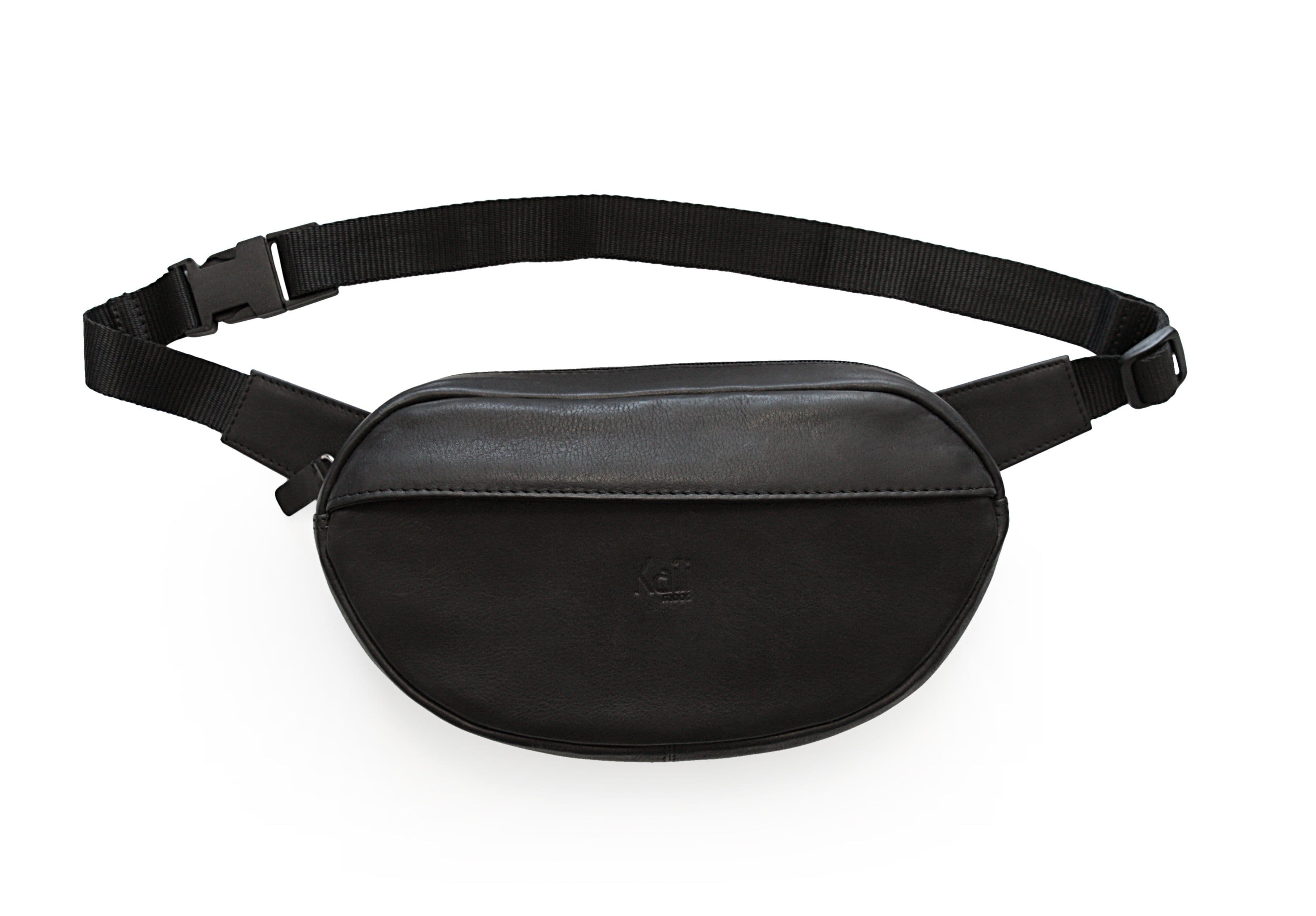 image-K0012AB | Marsupio in Vera Pelle pieno fiore, con leggera grana. 4 tasche con chiusura con lampo. Accessori Nickel Lucido. Colore Nero. Dimensioni: cm 25 x 13 x 5,5.Confezione: Sacchetto Tnt