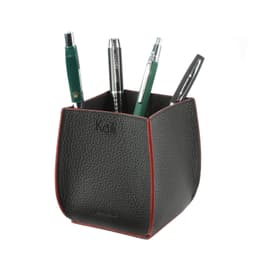 image-K0032AB | Porta Penne da scrivania in Vera Pelle, pieno fiore, grana dollaro. Colore Nero con bordi Rossi. Dimensioni: cm 8,5 x 8,5 x 12. Confezione: Scatola regalo fondo/coperchio