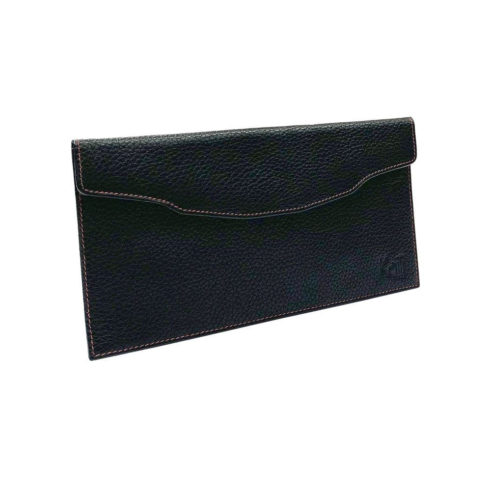 image-K0034AB | Busta Piatta in Vera Pelle pieno fiore, grana dollaro - Colore Nero. Pattina di chiusura con bottone automatico. Dimensioni: cm 22,5 x 12,5 x 0,5 - Confezione: Sacchetto Tnt