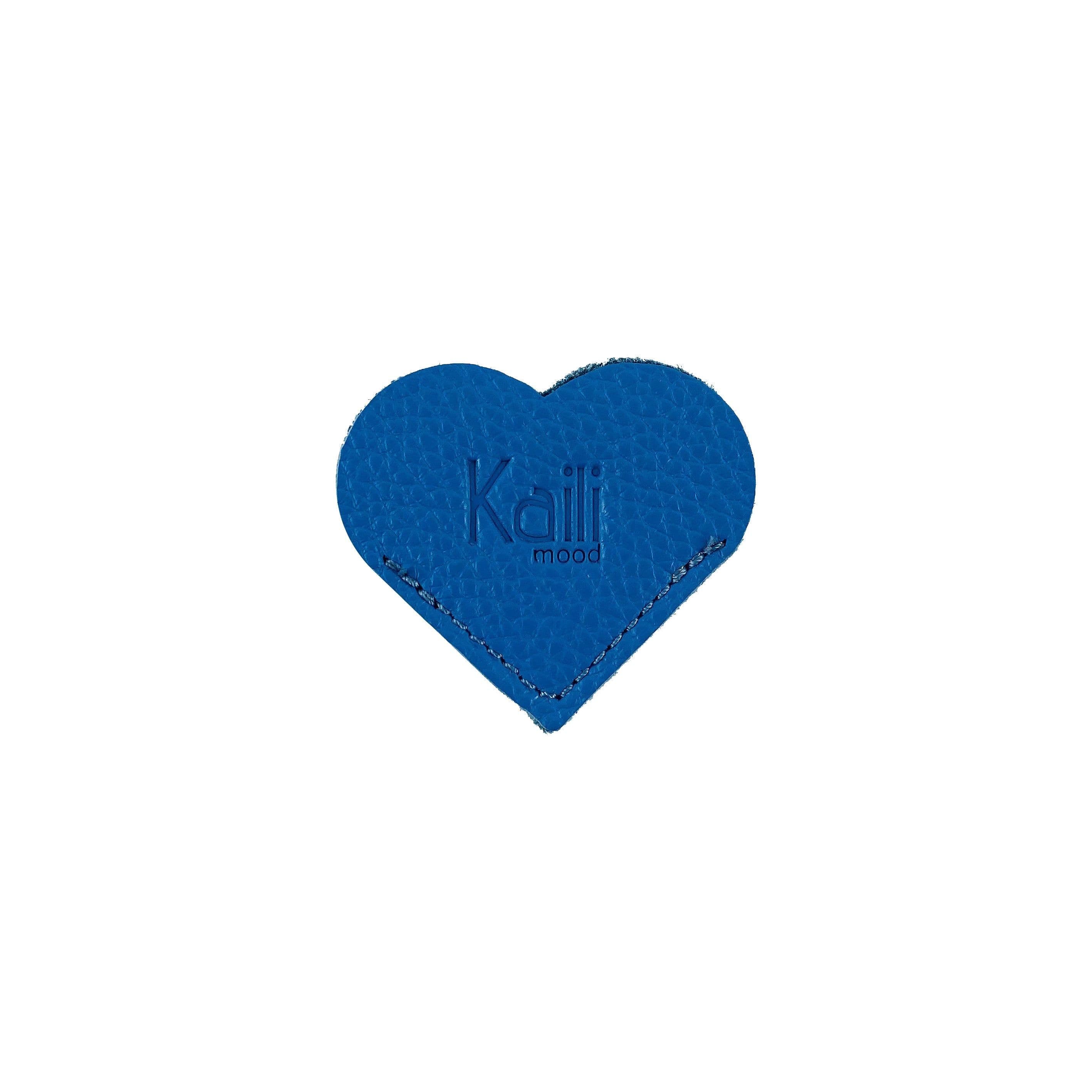 image-K0038OB | Segnalibro Cuore Made in Italy in Vera Pelle pieno fiore, grana dollaro - Colore Azzurro - Dimensioni: cm 6 x 5,5 x 0,5 - Confezione: Gift Box rigido fondo/coperchio