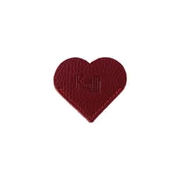 image-K0038VB | Segnalibro Cuore Made in Italy in Vera Pelle pieno fiore, grana dollaro - Colore Rosso - Dimensioni: cm 6 x 5,5 x 0,5 - Confezione: Gift Box rigido fondo/coperchio