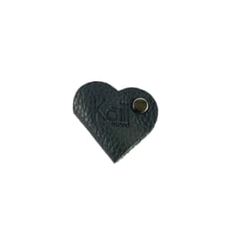 image-K0039FB | Avvolgicavo Cuore Made in Italy in Vera Pelle pieno fiore, grana dollaro - Colore Grigio - Dimensioni: cm 5 x 8 x 0,5 - Confezione: Gift Box rigido fondo/coperchio