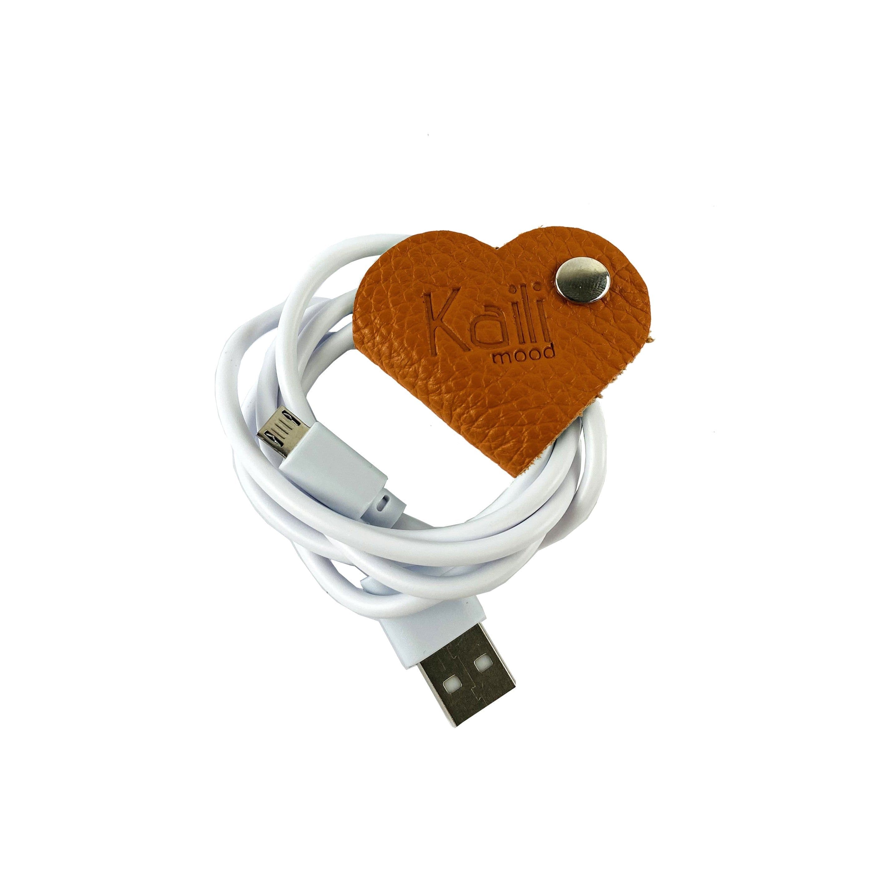 image-K0039LB | Avvolgicavo Cuore Made in Italy in Vera Pelle pieno fiore, grana dollaro - Colore Arancione - Dimensioni: cm 5 x 8 x 0,5 - Confezione: Gift Box rigido fondo/coperchio